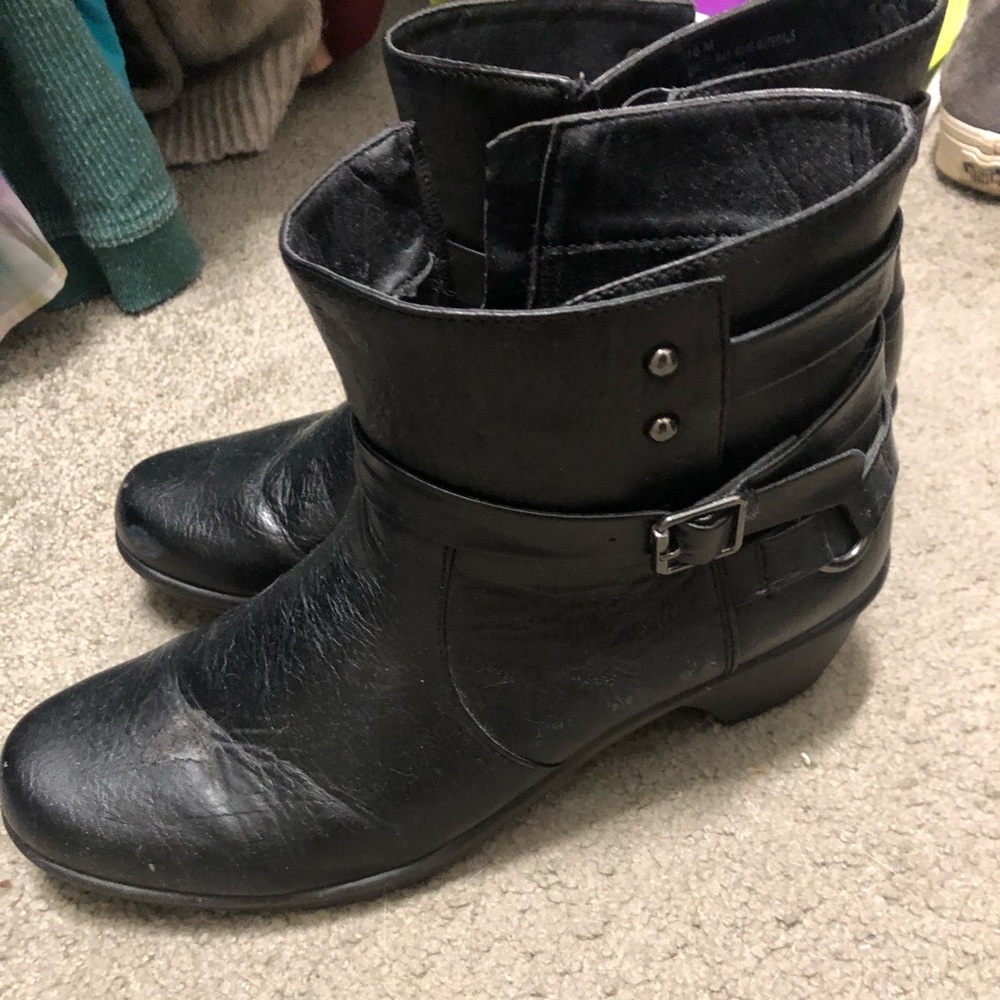 Short black boots (10)